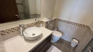 MH - 2 BHK Canal View Near Dubai Mall - REF2516 Vacation rental in Dubai
