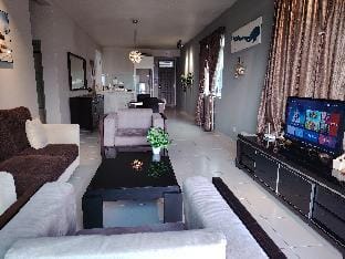 D06-Tebrau Ikea/Toppen/Aeon Mall Walk within 5 min Apartment in Johor Bahru