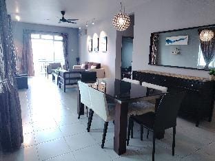 D06-Tebrau Ikea/Toppen/Aeon Mall Walk within 5 min Apartment in Johor Bahru