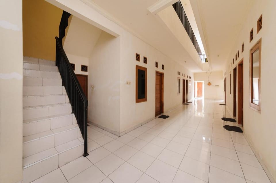 RedDoorz @ Meruya Utara Hotel in Jakarta