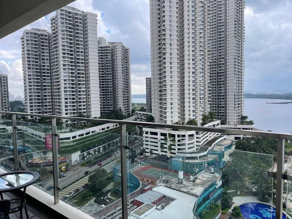 Danga Bay Seaview Pool Table Royal Strand 4R4B Vacation rental in Johor Bahru