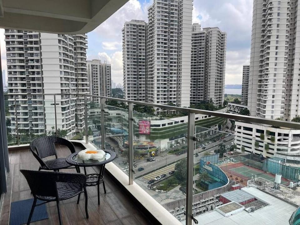 Danga Bay Seaview Pool Table Royal Strand 4R4B Vacation rental in Johor Bahru