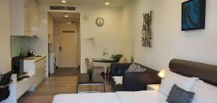 Bed & Chuckle-Balcony-Alor-KLCC Apartment in Federal Territory of Kuala Lumpur