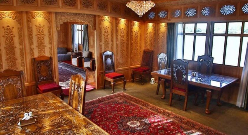 The Heritage Group Of Houseboats Hotel in India