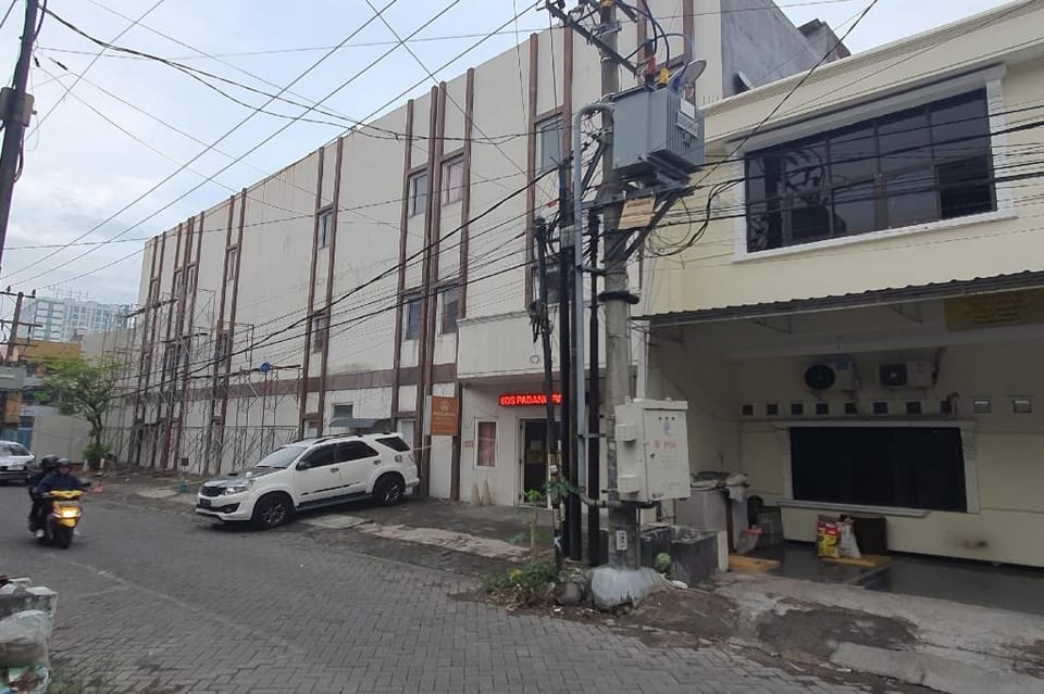 OYO 93448 Padang Pasir Homestay Hotel in Surabaya