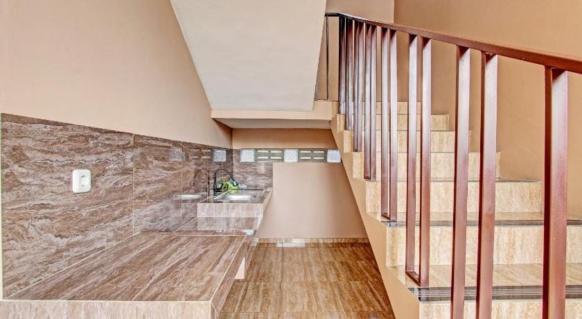 OYO Life 93497 Griya Kost Rr Hotel in Indonesia