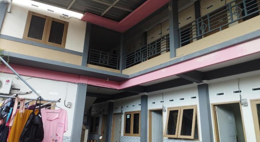 OYO Life 93403 Penginapan Adinda Hotel in West Nusa Tenggara, Indonesia