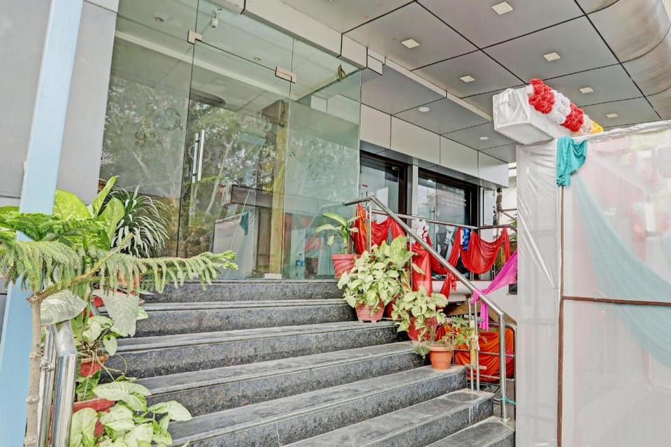 OYO Flagship Session 7 Hotel in Lucknow