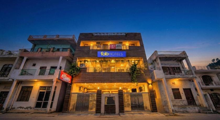 HOTEL O AMR GRAND Govindpuri Junction Hotel in Nepal