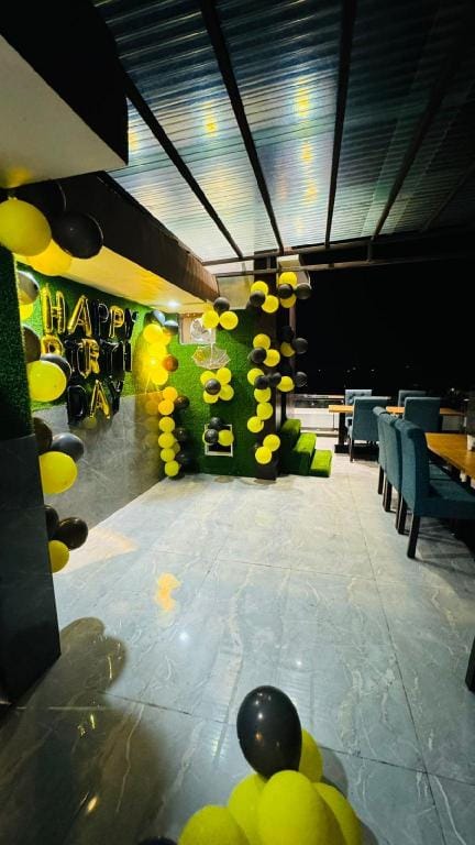 Hotel Vedika Palace Hotel in Uttar Pradesh