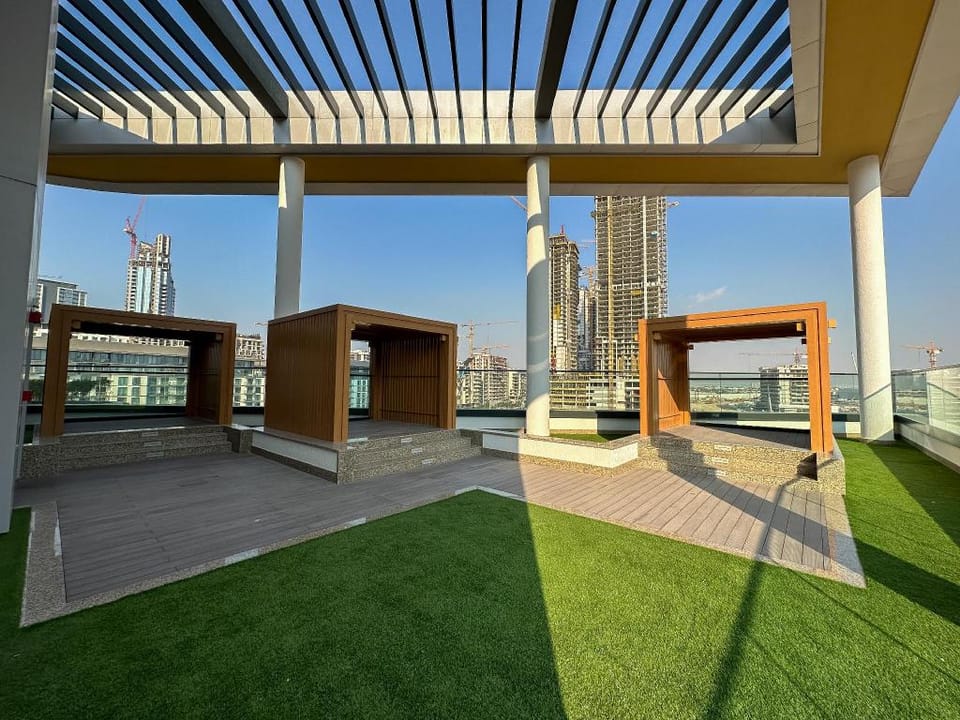 SettlerHomes - Sobha Waves - Family Comfort Apartment in Dubai