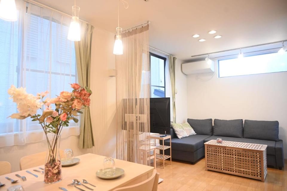 Mi-Villa Pure Gray Apartment in Shinjuku