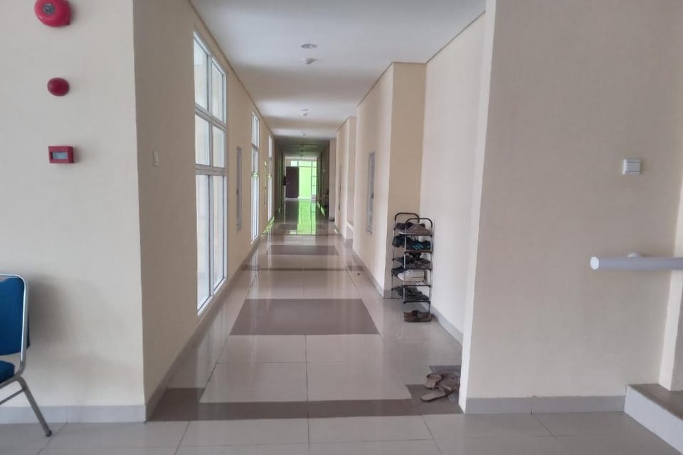 OYO Life 93399 Kos Batulayar Hotel in Batu Layar