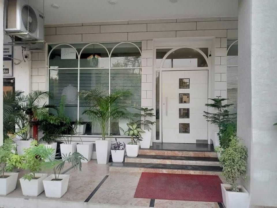Hotel Eminence Hotel in Chandigarh