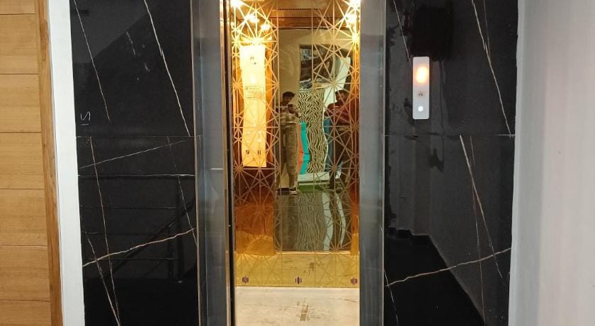 Hotel Shree Sai Dham Near New Delhi Railway Station, Paharganj Apartment in New Delhi