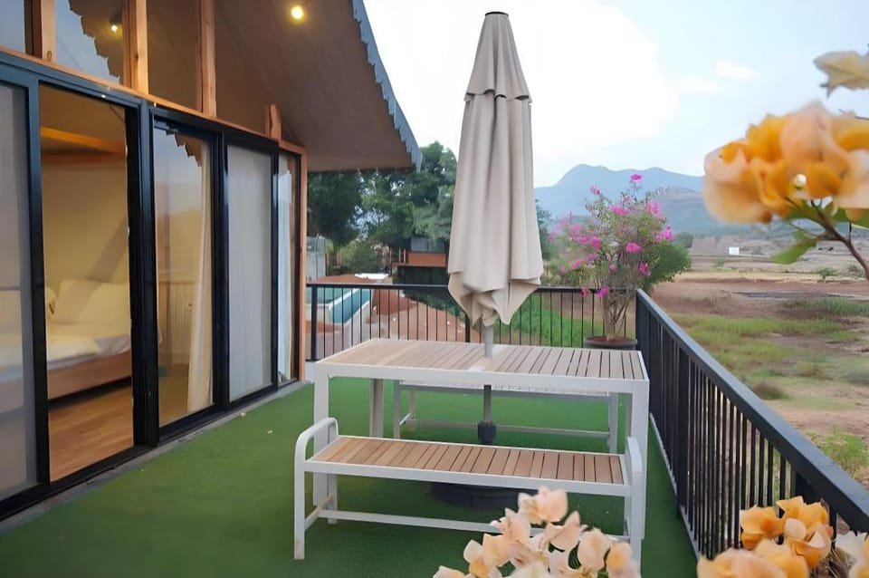 Sam's Country Ranch Hotel in Maharashtra