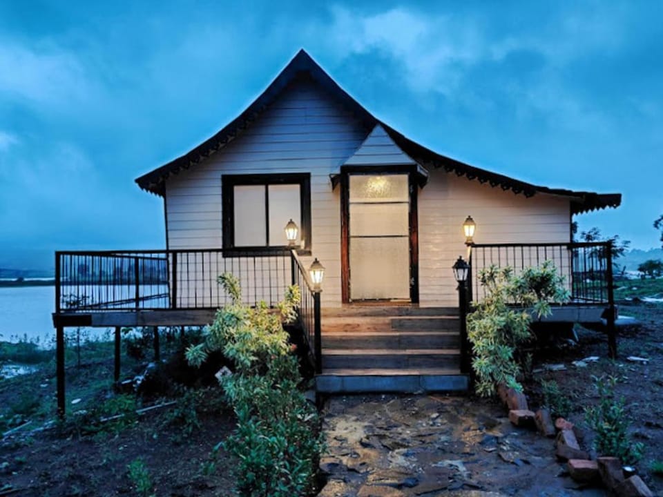 Sam's Country Ranch Hotel in Maharashtra