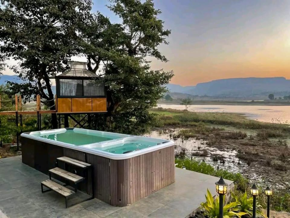 Sam's Country Ranch Hotel in Maharashtra