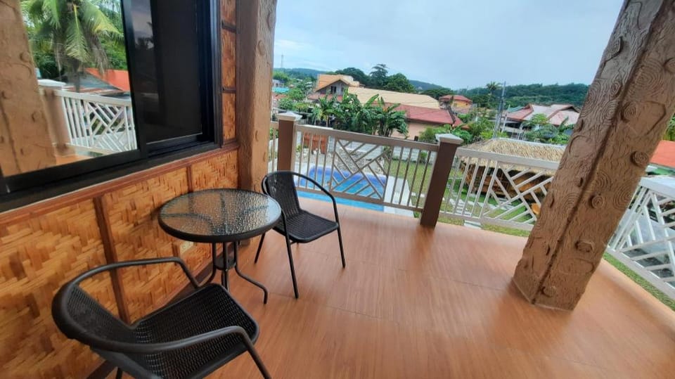 LS Resthouse-Loft Studio w/ kitchen & pool access Apartment in Calabarzon