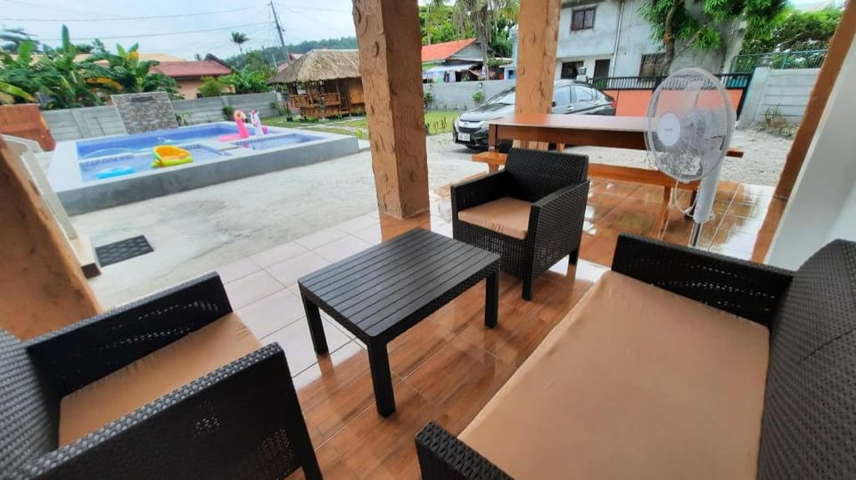 LS Resthouse-Loft Studio w/ kitchen & pool access Apartment in Calabarzon