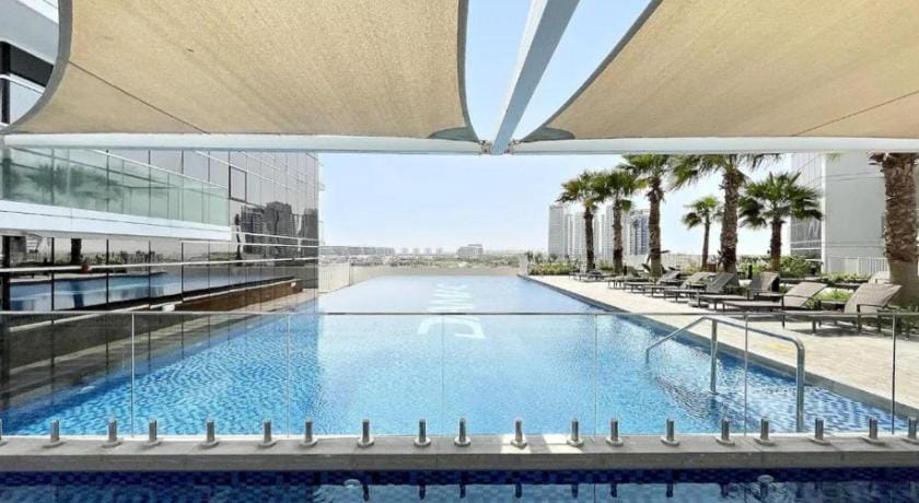 Modern Condo With Wide City Views From Balcony Apartment in Dubai