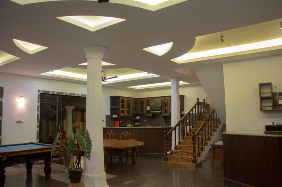 Varinias Beach Villa Hotel in Negombo