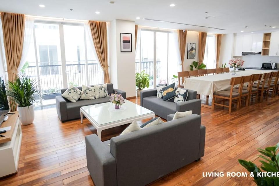 Modern & Charming Penthouse Apt* 5BRs in Center Apartment in Da Nang