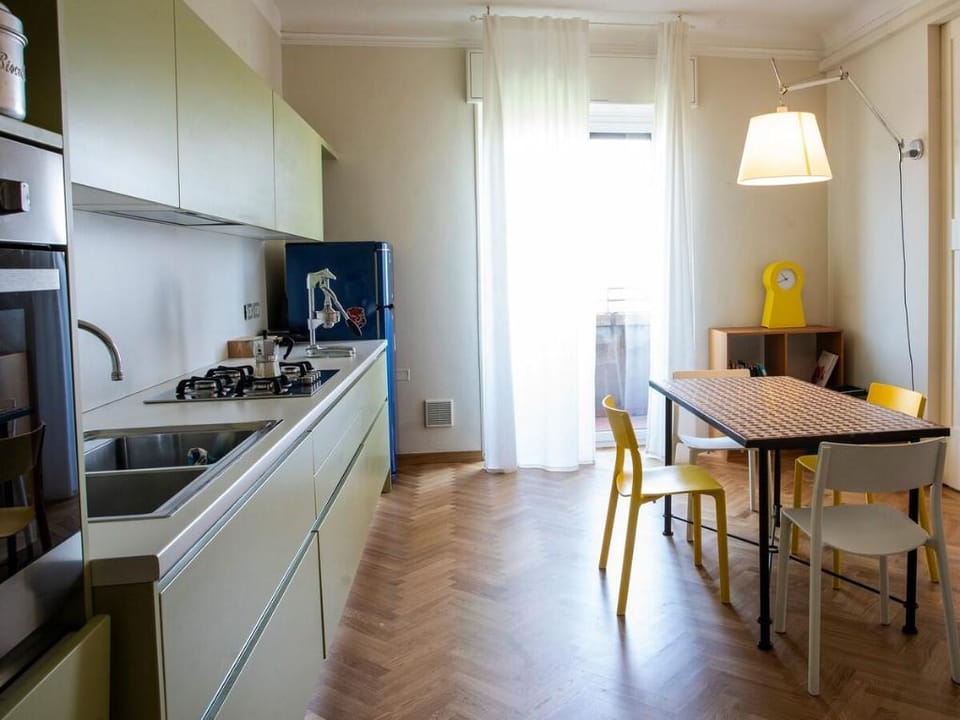 Great Location, Spacious and Comfy Apartment in Milan