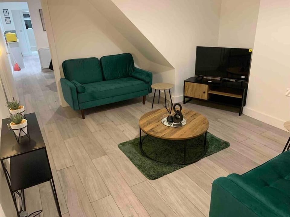33 Hughenden Drive Apartment in Leicester