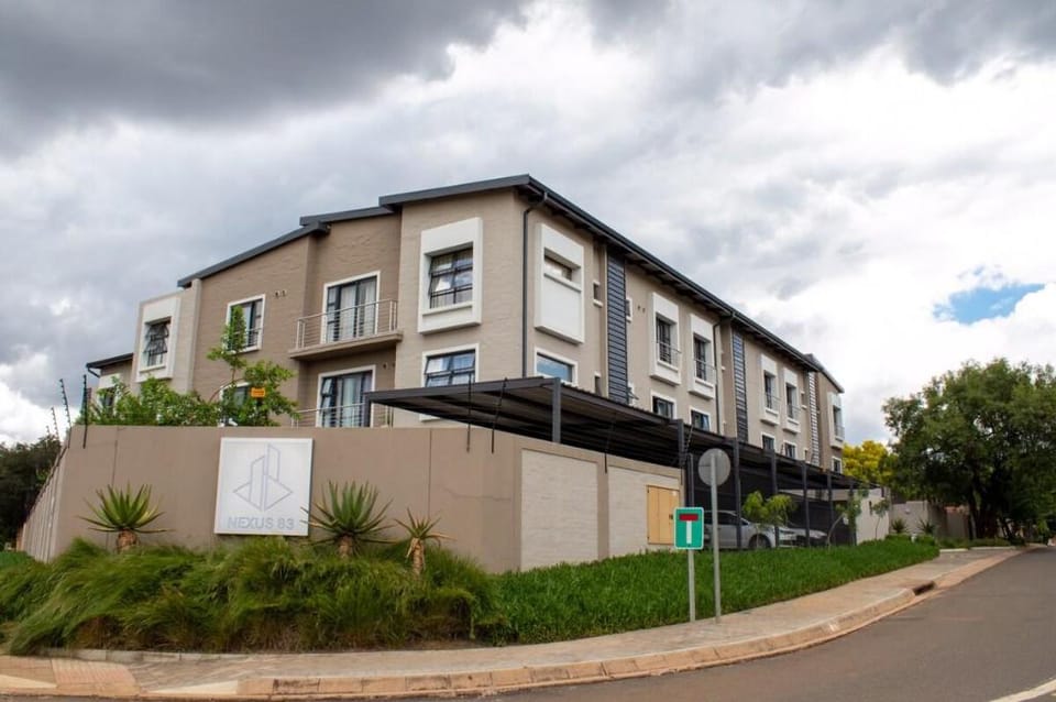 ⭐️ Contemporary - Clean & Comfortable Apartment ⭐️ Vacation rental in Pretoria