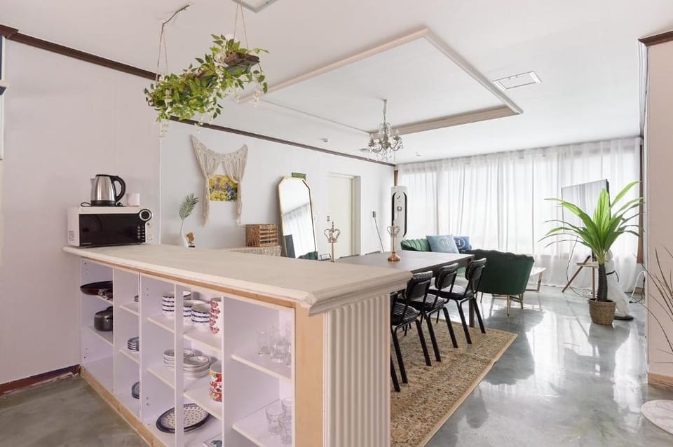 Hapjeong Station Exit 7, 5 minute walk, 3 rooms Vacation rental in Seoul