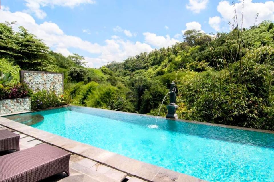 Entire 3 BR with Private Pool Access IR92A Villa in Payangan