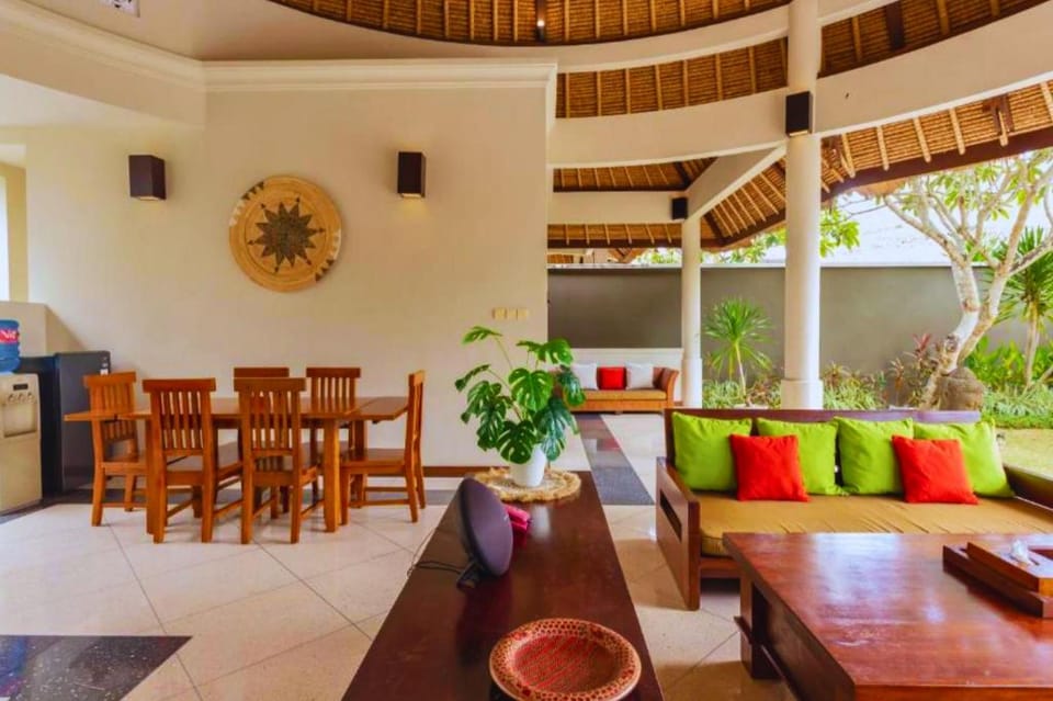 Sun And Sand 3 BR Privat Swimmingpool Villa NE118A Villa in Bali