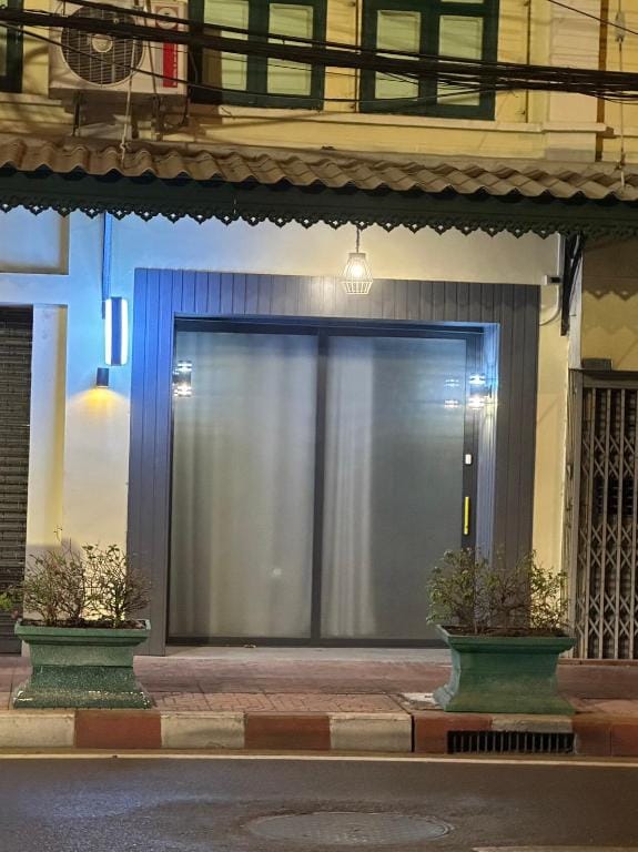 Victory place ที่พักส่วนตัวใจกลางกรุง golden mount Apartment in Bangkok