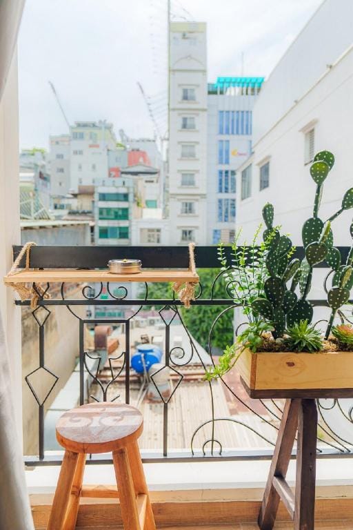 BEN THANH 50m-Great view balcony-Studio Netflix 4K Apartment in Ho Chi Minh City