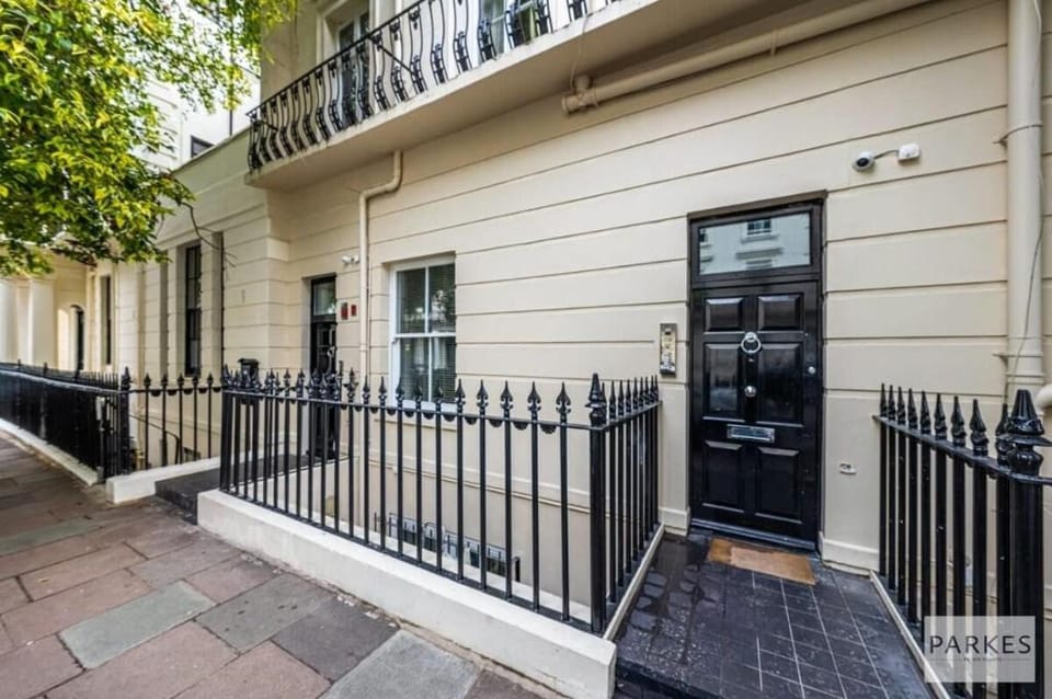 Superior One Bedroom Apartment with balcony Apartment in City of Westminster