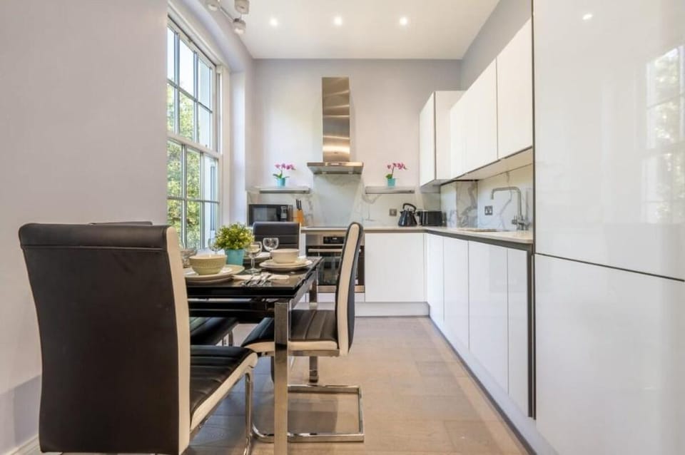 Deluxe 2 Bedroom Apartment Vacation rental in City of Westminster