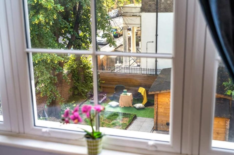 Deluxe 2 Bedroom Apartment Vacation rental in City of Westminster