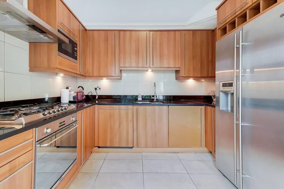 Superior 3 Bedroom Apartment in Belgravia w/Patio Apartment in City of Westminster