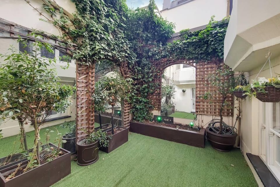Superior 3 Bedroom Apartment in Belgravia w/Patio Apartment in City of Westminster