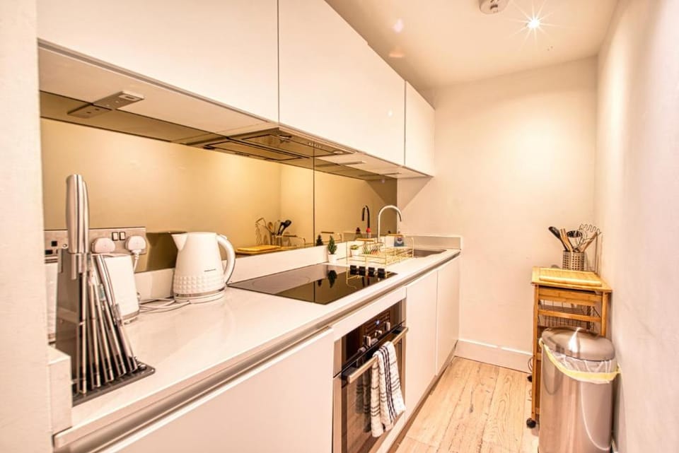 Cityscape serenity - Luxurious and Cosy Retreat Apartment in Salford