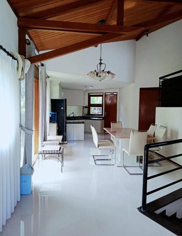 Klub Bunga Hotel Vila 6, Batu Malang Villa in Batu