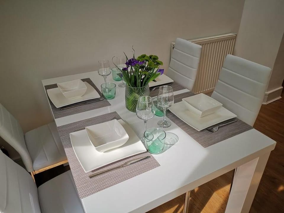 Fully equipped  2 bedroom house with garden Vacation rental in London