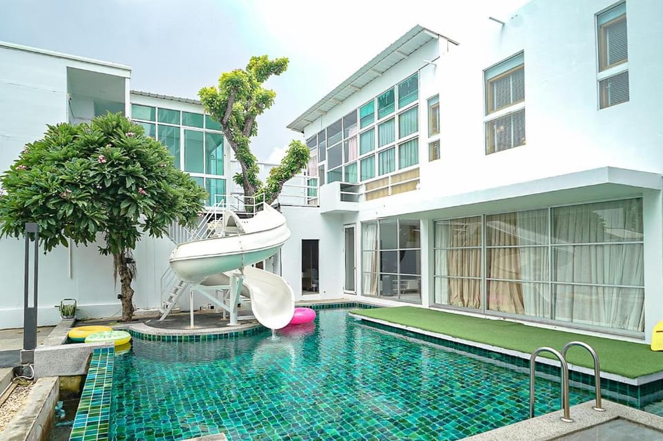 Sea Pearl Pool Villa Villa in Pattaya City