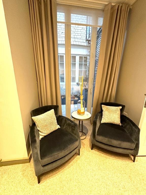 Splendour 3BR flat in Mayfair w/ Fireplace & Patio Apartment in City of Westminster