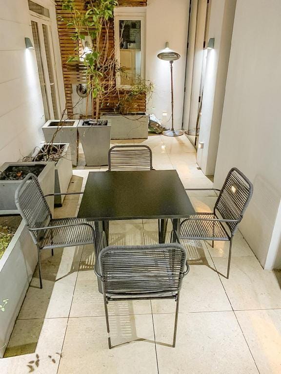 Splendour 3BR flat in Mayfair w/ Fireplace & Patio Apartment in City of Westminster