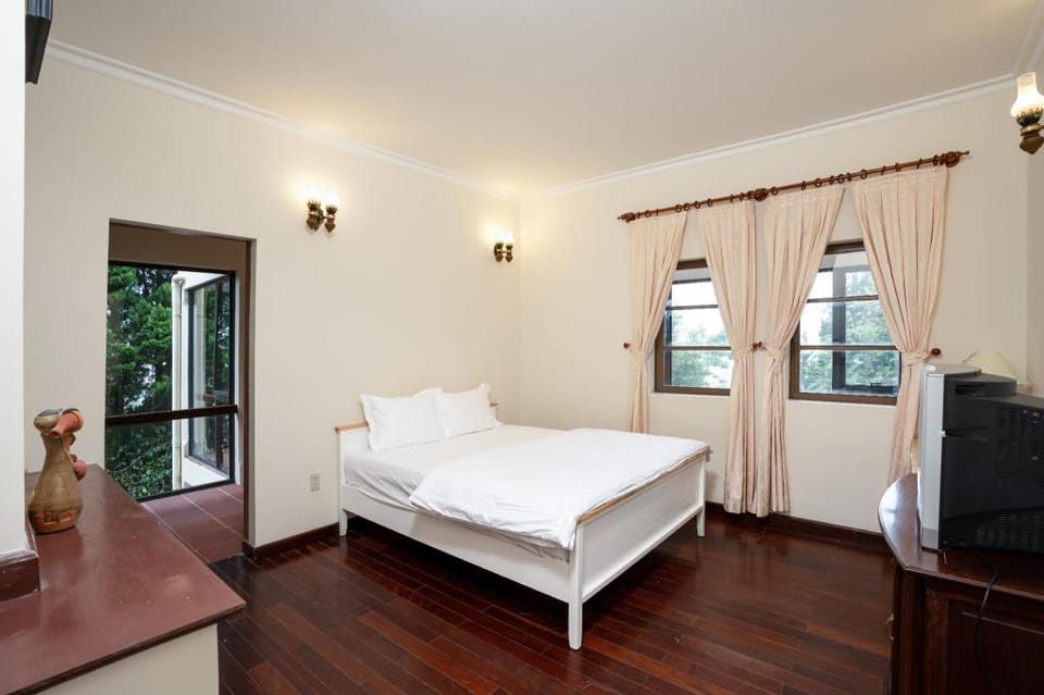 Ngói Casa - Lakeview Villa Villa in Dalat