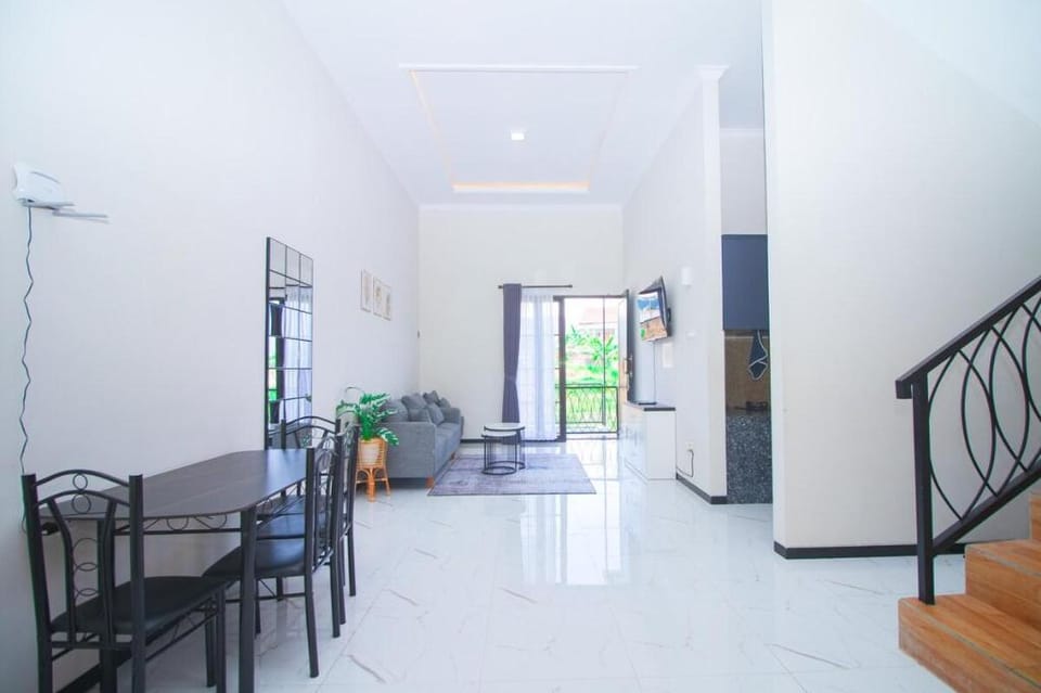Villa Azzalea | Private Pool & Rooftop Vacation rental in Batu