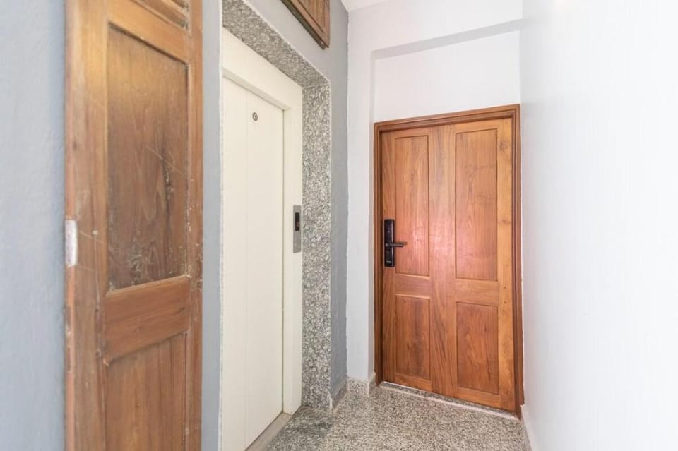 Work Friendly micro studios by Handmade Homes Apartment in Kolkata
