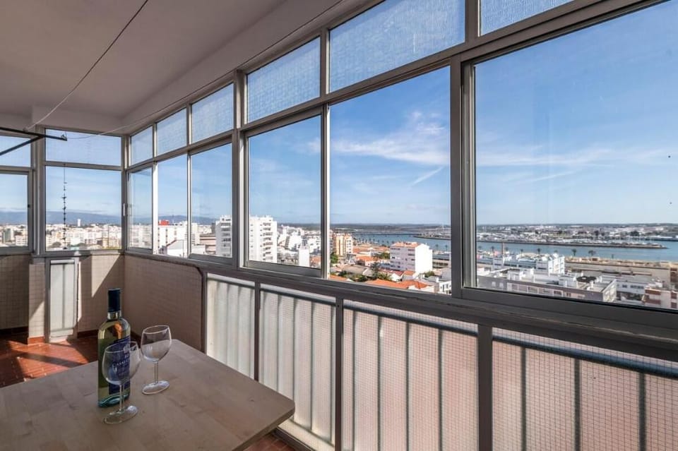 Stunning sunny 3-bedroom apartment in Portimão Vacation rental in Portimao